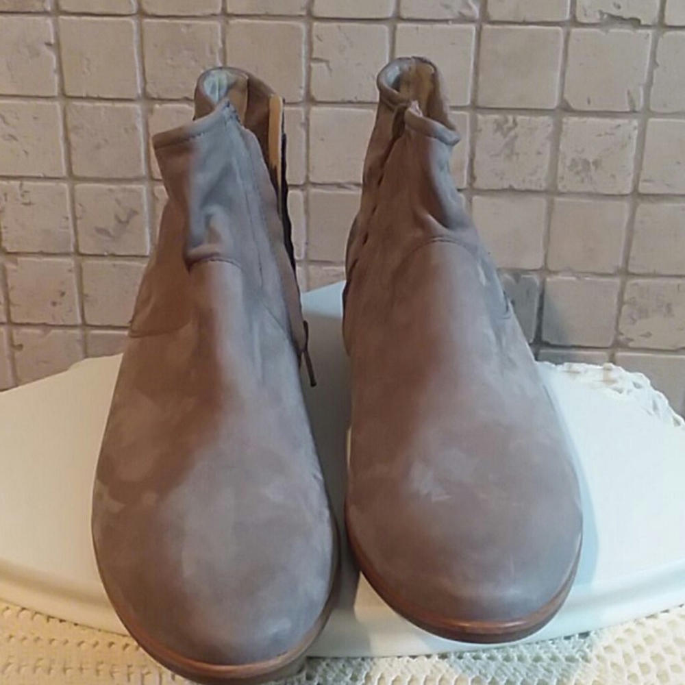 NWOT Paul Green Booties Made in Austria